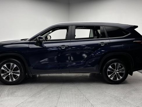 Used 2025 Toyota Highlander XLE AWD/4WD image 4