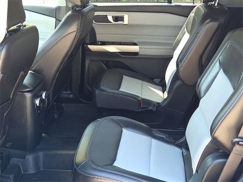 Certified 2022 Ford Explorer XLT w/ Equipment Group 202A image 15