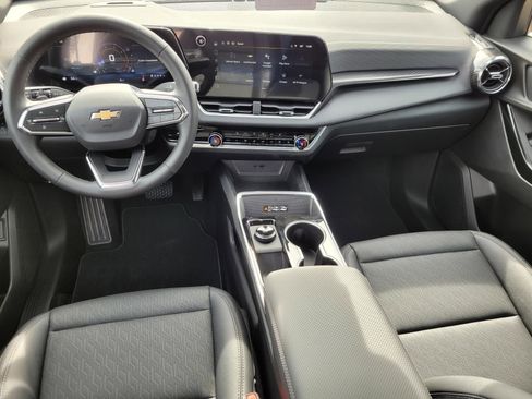 New 2026 Chevrolet Equinox LT w/ Convenience Package II FWD image 11