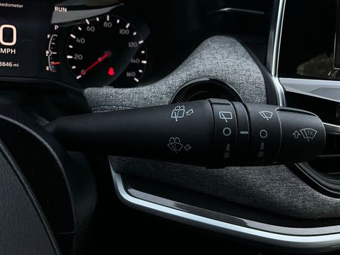 Used 2025 Jeep Compass Latitude image 38