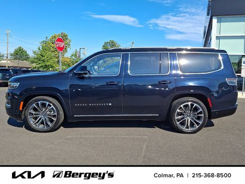 Used 2023 Jeep Grand Wagoneer Series III w/ Rear Seat Video Group 1 AWD/4WD image 9