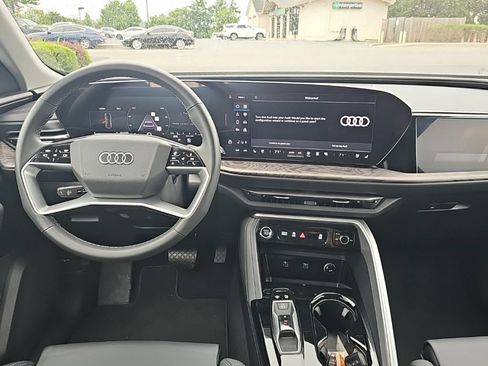 Used 2025 Audi Q5 Prestige AWD/4WD image 2