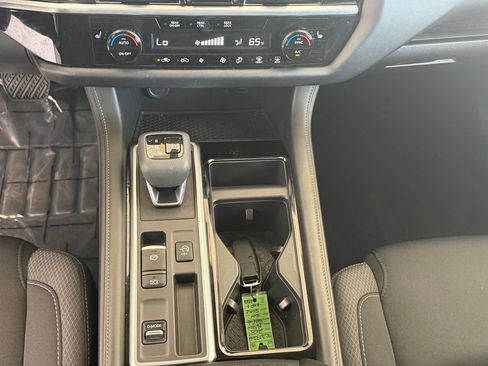 Used 2025 Nissan Pathfinder SV FWD image 33