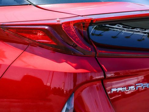 Used 2017 Toyota Prius Prime Advanced w/ Carpet Mat Package FWD image 11
