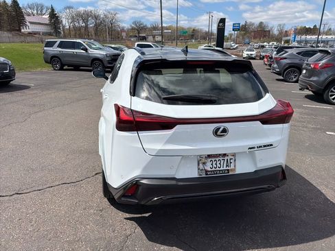 Used 2026 Lexus UX 300h AWD w/ Accessory Package (2T) image 15