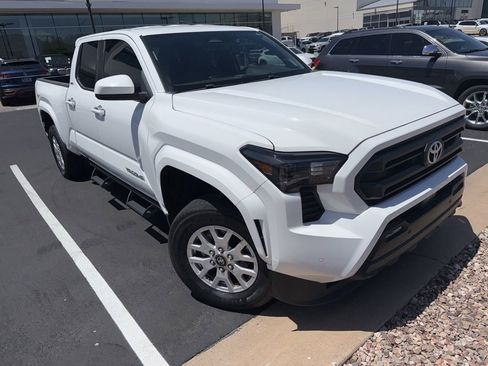Used 2024 Toyota Tacoma SR5 AWD/4WD image 3