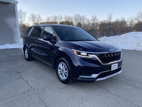 Used 2024 Kia Carnival LX image 7