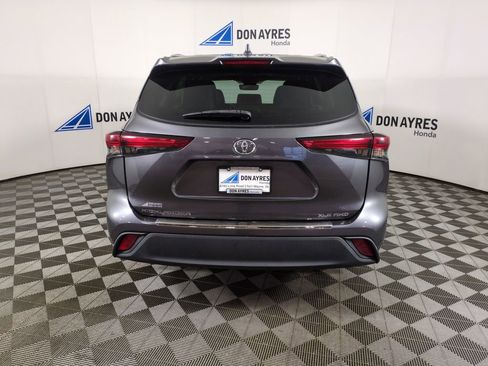 Used 2020 Toyota Highlander XLE image 4