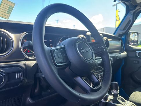 Used 2023 Jeep Gladiator Sport image 9