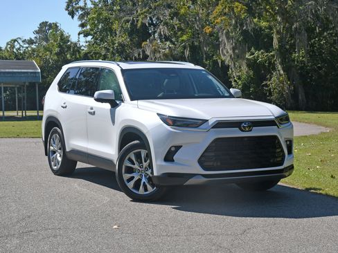 Used 2024 Toyota Grand Highlander Limited image 6