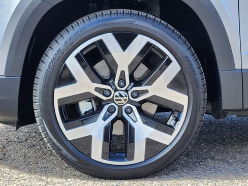 Certified 2023 Volkswagen Taos SEL image 9