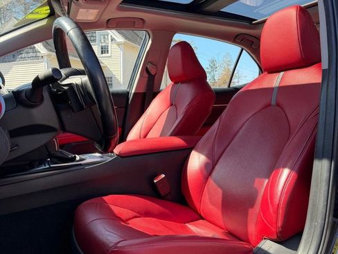 Used 2019 Toyota Camry XSE image 11