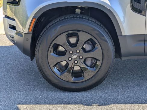 Certified 2023 Land Rover Defender 110 SE image 35