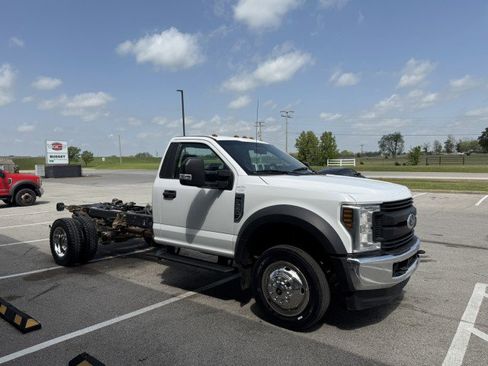 Used 2018 Ford F550 4x4 Regular Cab Super Duty image 3