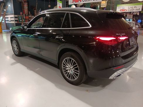 Used 2024 Mercedes-Benz GLC 300 4MATIC image 8