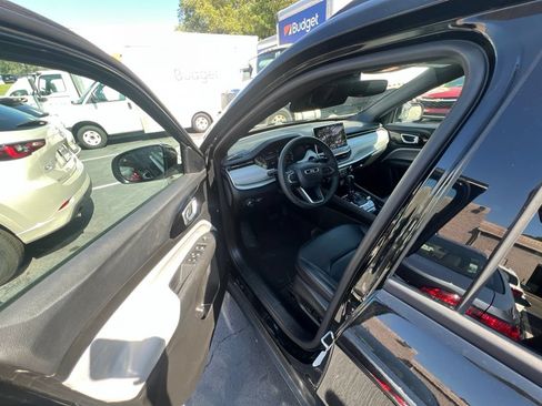 Used 2025 Jeep Compass Limited AWD/4WD image 2
