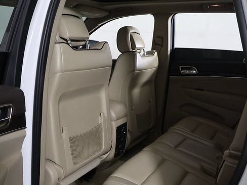 Used 2015 Jeep Grand Cherokee Overland AWD/4WD image 29