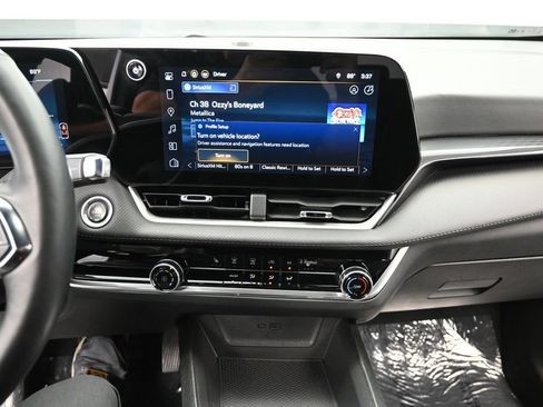 Used 2025 Chevrolet Equinox LT AWD/4WD image 17