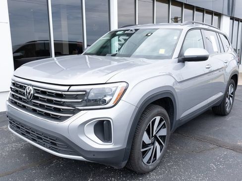 Used 2025 Volkswagen Atlas SE FWD image 3