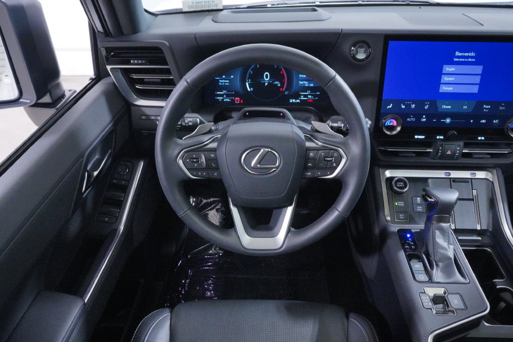 Used 2024 Lexus GX 550 w/ Cold Area Package AWD/4WD image 14