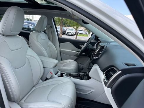 Used 2019 Jeep Cherokee Limited AWD/4WD image 30
