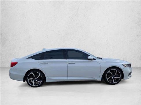 Used 2018 Honda Accord Sport image 4