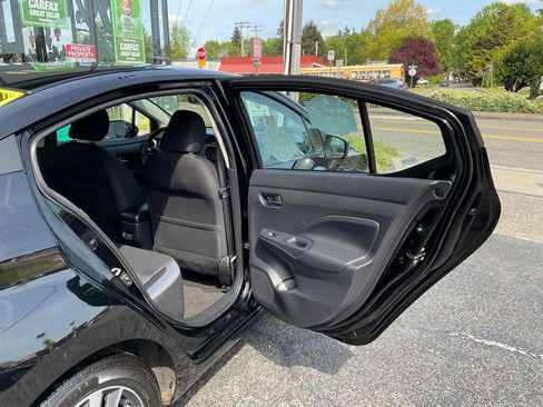 Used 2023 Nissan Versa SV image 12