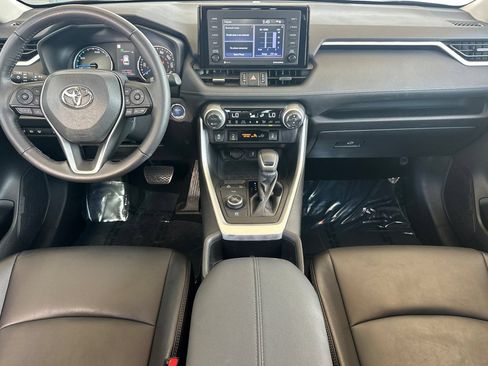Certified 2022 Toyota RAV4 XLE Premium AWD/4WD image 17