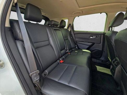 Used 2024 Nissan Rogue SV w/ SV Premium Package FWD image 18