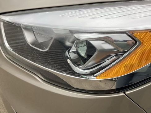 Used 2017 Ford Escape Titanium image 4