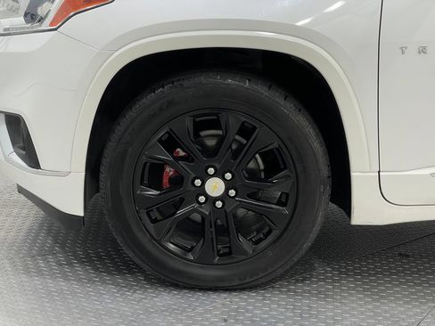 Used 2019 Chevrolet Traverse Premier w/ Driver Confidence II Package FWD image 37