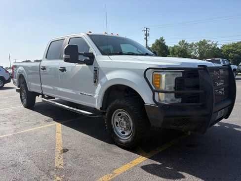 Used 2017 Ford F250 XL w/ Power Equipment Group AWD/4WD image 4