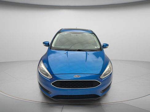 Used 2016 Ford Focus SE w/ SE Cold Weather Package FWD image 2