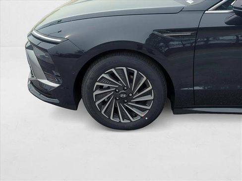 New 2025 Hyundai Sonata Limited image 11
