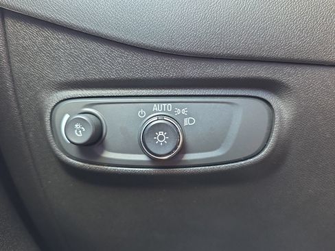 Used 2024 Chevrolet Equinox LT FWD image 27