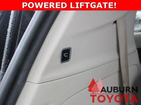 Used 2017 Chrysler Pacifica Touring-L image 8