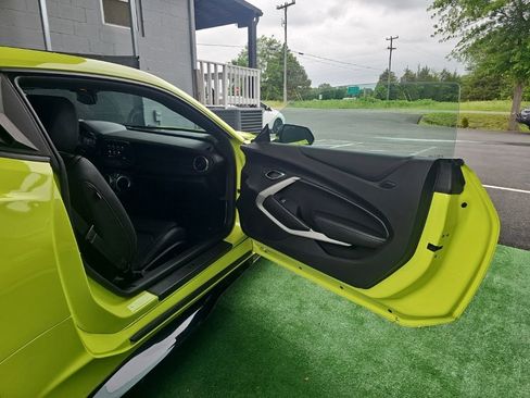 Used 2020 Chevrolet Camaro LT RWD image 13