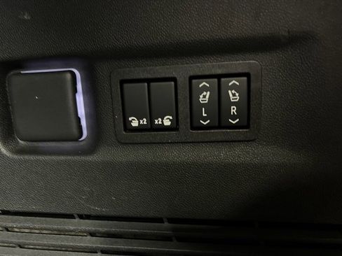 Used 2024 Chevrolet Suburban RST w/ Luxury Package image 26