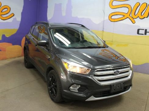 Used 2018 Ford Escape SE w/ SE SYNC Package FWD image 2