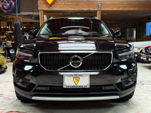 Used 2022 Volvo XC40 T4 Momentum FWD image 2