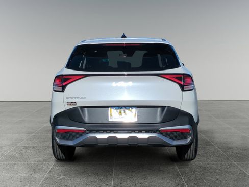 Used 2024 Kia Sportage LX image 4