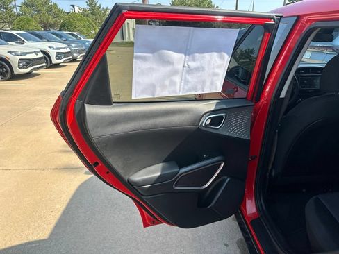 Used 2023 Kia Soul LX FWD image 17