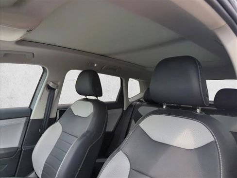 Used 2022 Volkswagen Taos SEL AWD/4WD image 15