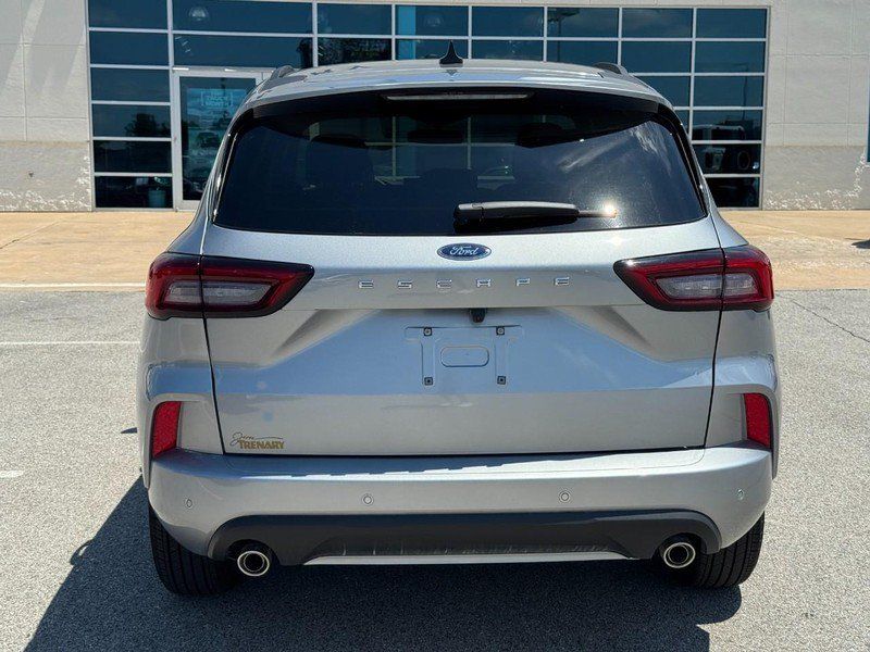 Used 2024 Ford Escape ST-Line w/ Tech Pack #1 FWD image 4