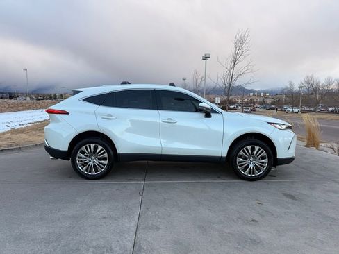 Used 2022 Toyota Venza Limited image 9