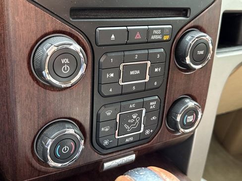 Used 2013 Ford F150 King Ranch w/ King Ranch Luxury Pkg image 17