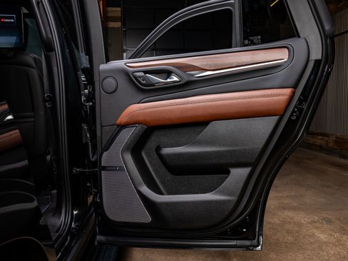 Used 2023 GMC Yukon Denali Ultimate image 40