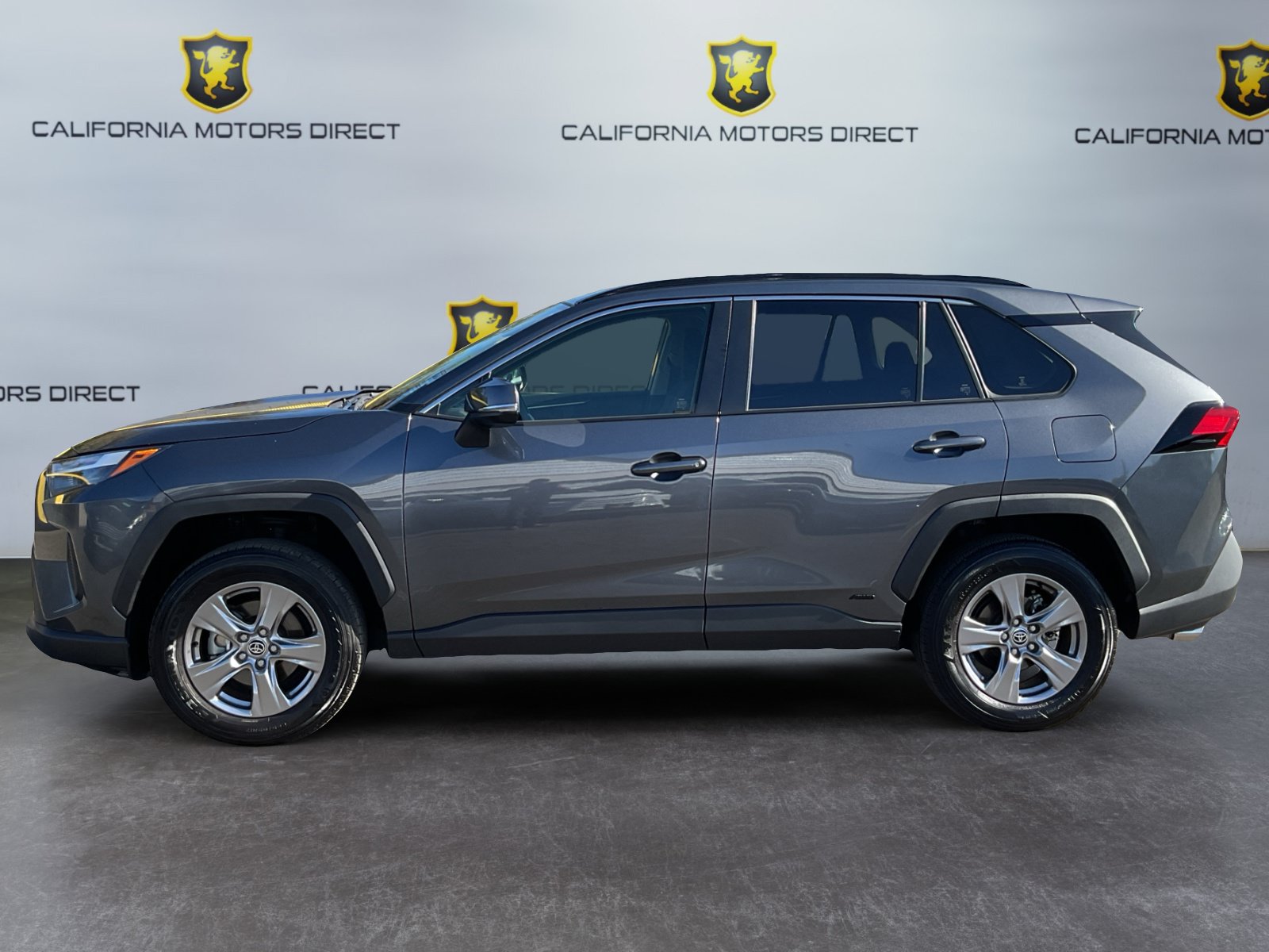 Used 2025 Toyota RAV4 LE AWD/4WD image 8