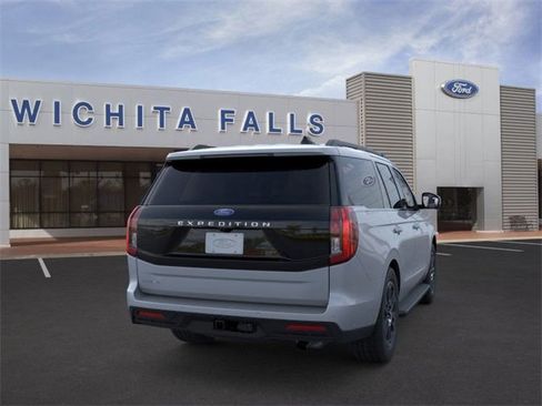 New 2025 Ford Expedition Active image 8