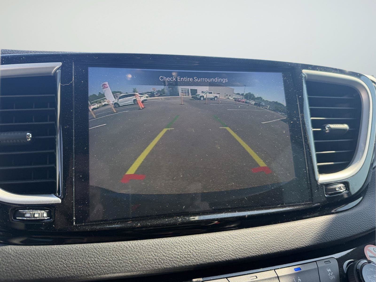 Used 2024 Chrysler Pacifica Touring-L FWD image 18